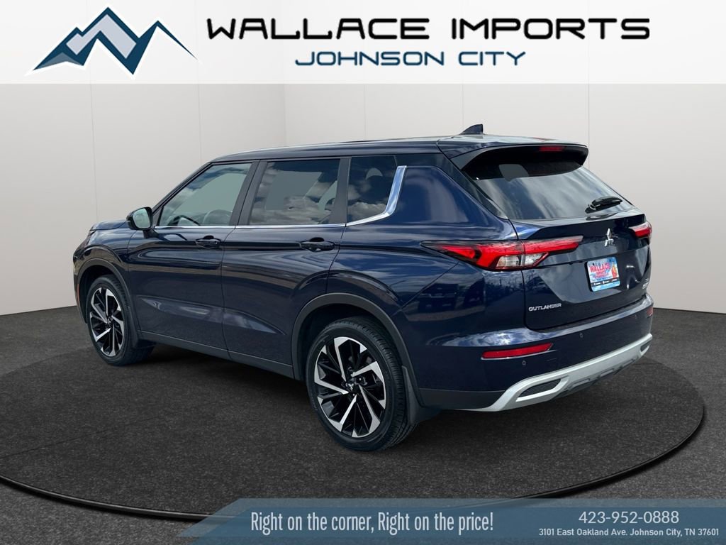 Used 2023 Mitsubishi Outlander SE image 3