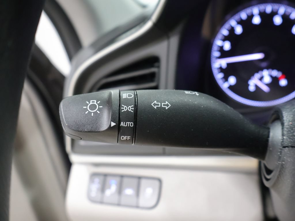 Used 2020 Hyundai Elantra SEL FWD image 34
