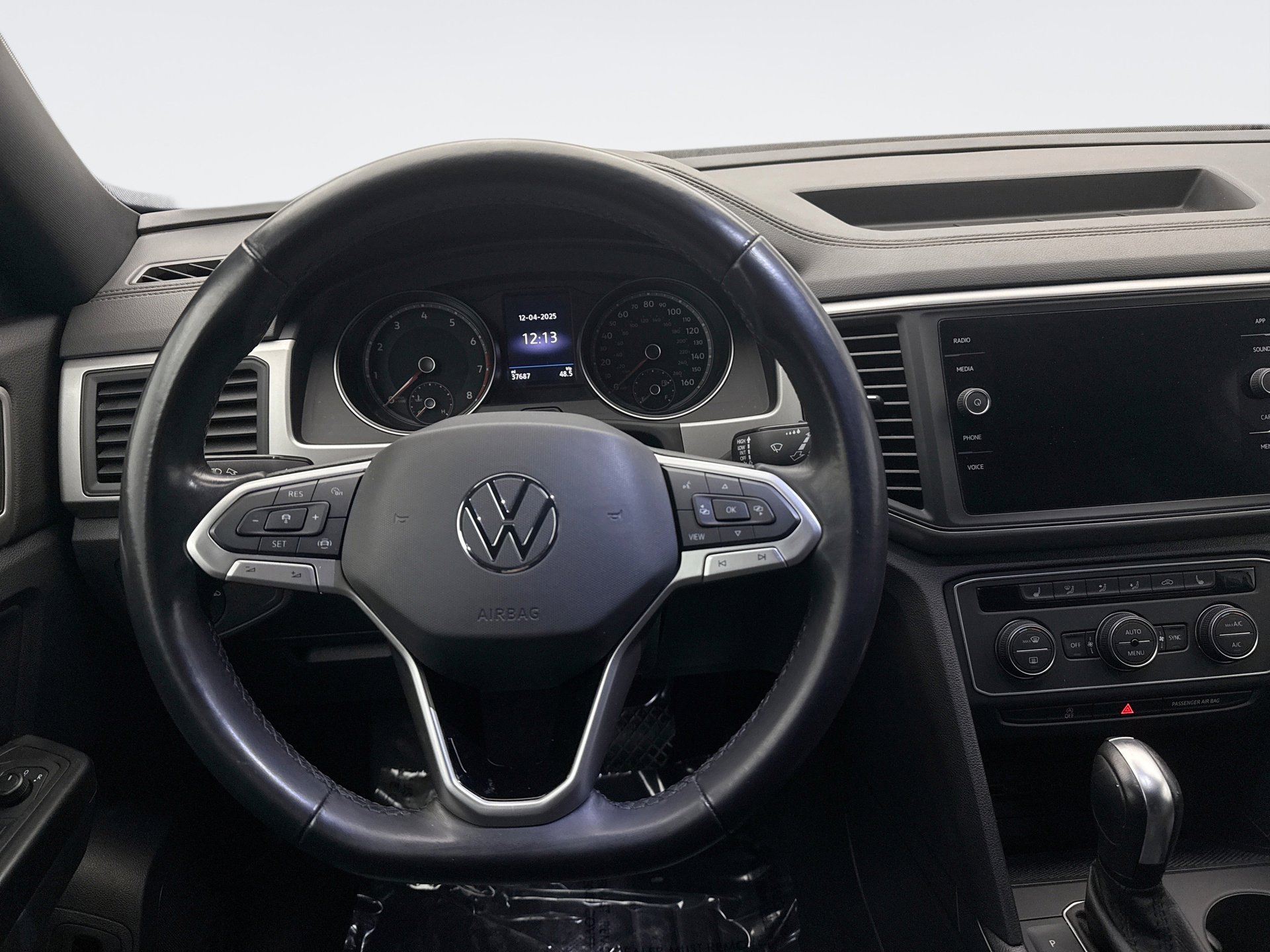 Used 2020 Volkswagen Atlas Cross Sport SE w/ Towing Package image 12