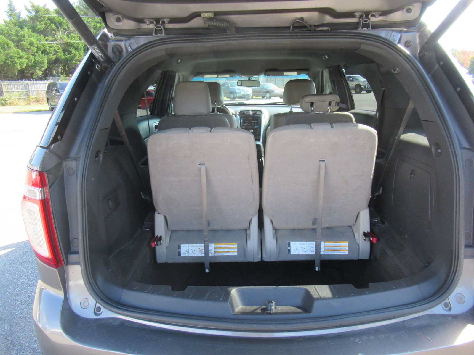 Used 2014 Ford Explorer XLT w/ Equipment Group 202A FWD image 19
