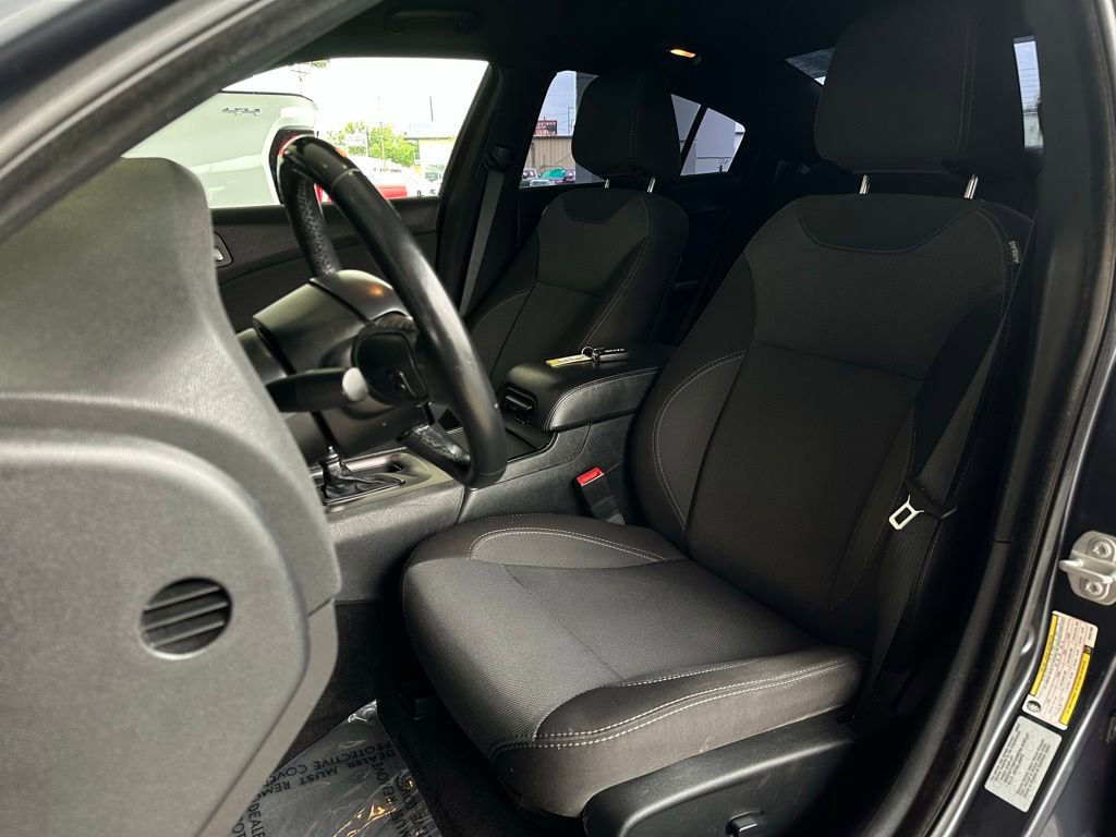 Used 2017 Dodge Charger SE w/ Blacktop Package image 13