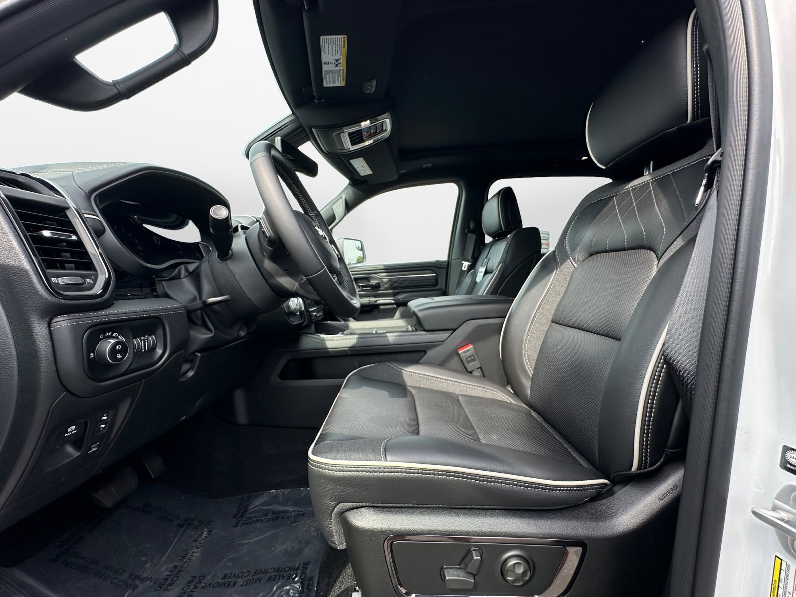 New 2025 RAM 1500 Limited image 10