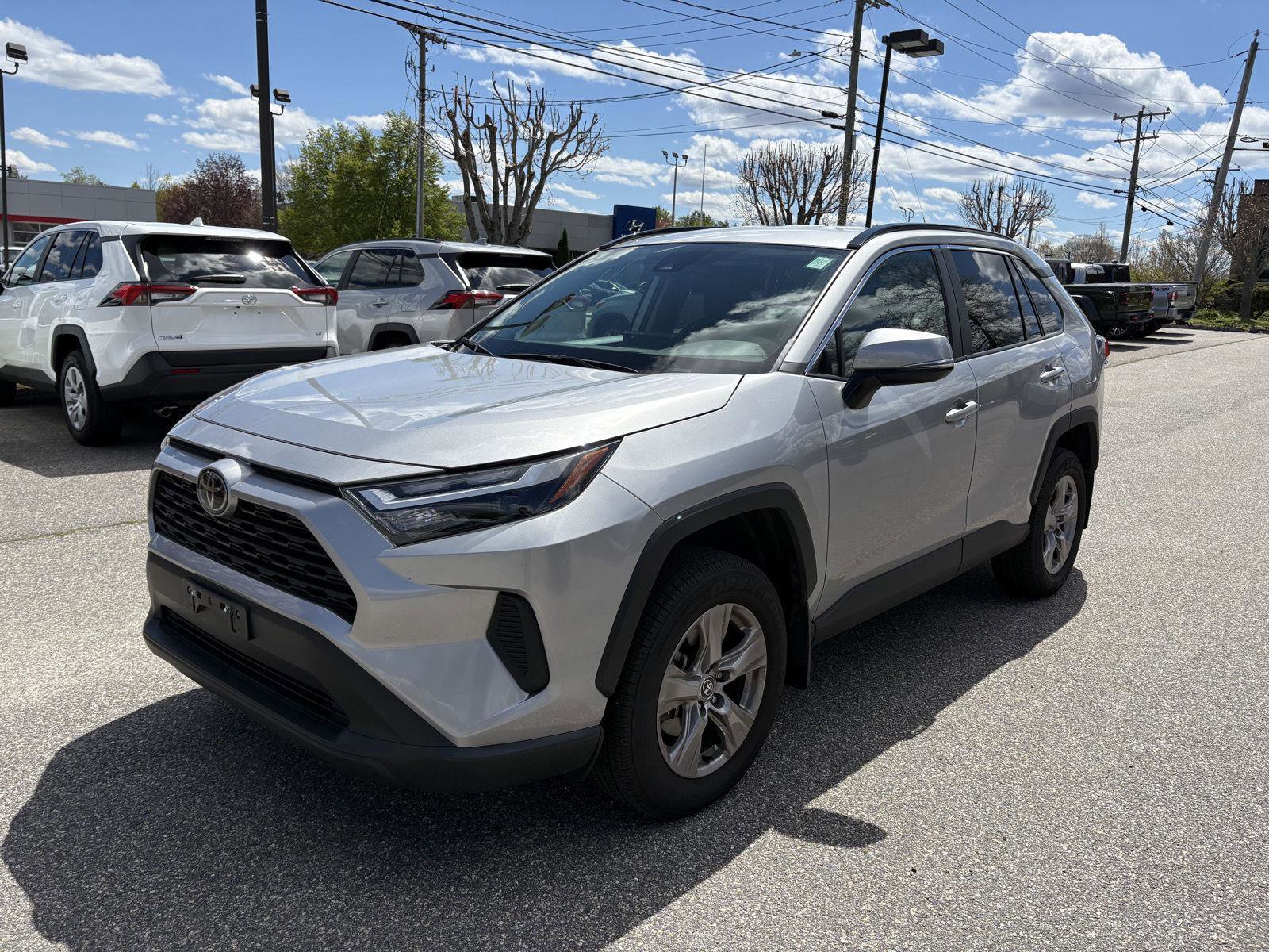 Used 2025 Toyota RAV4 XLE AWD/4WD image 3