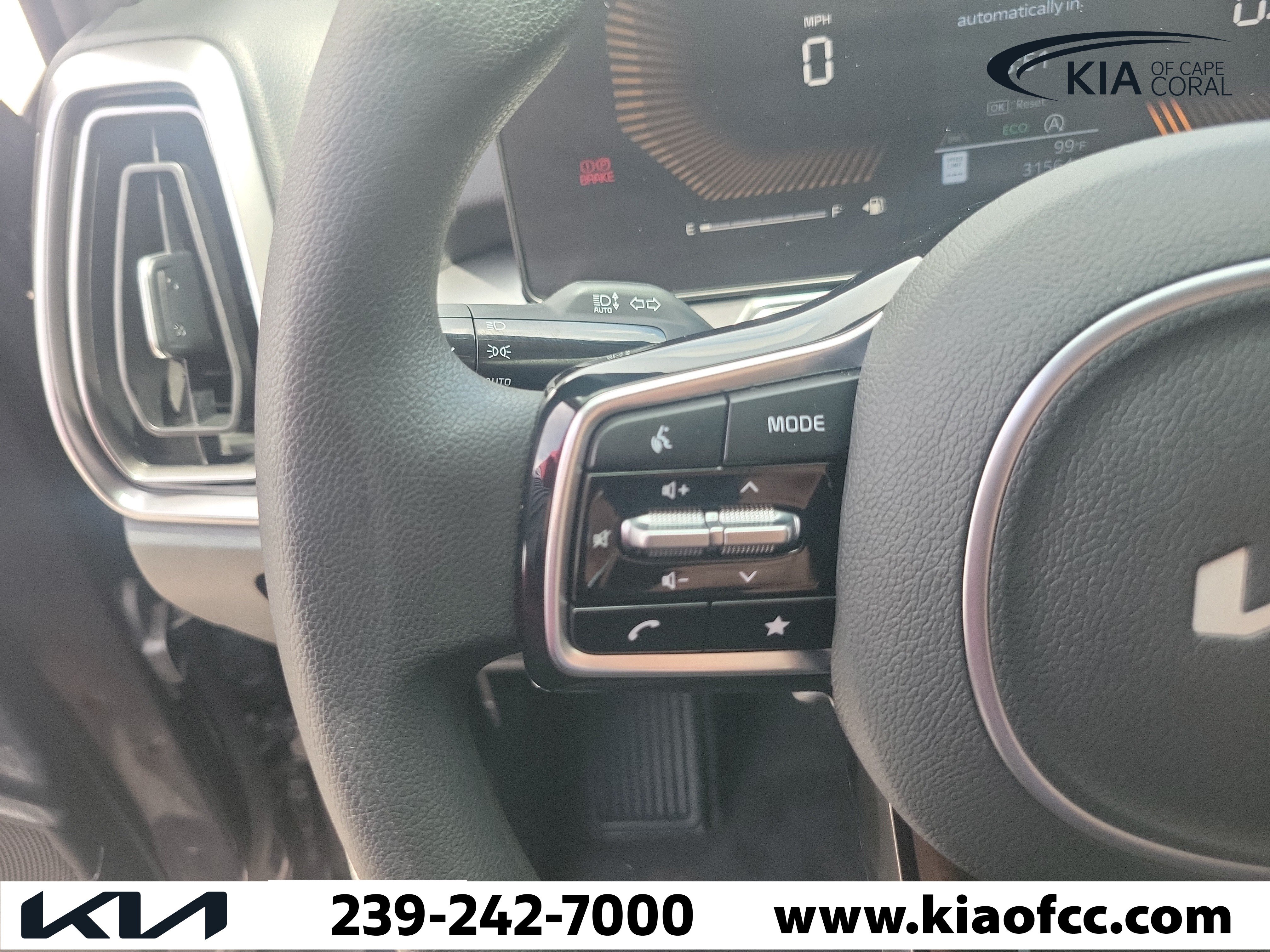Certified 2025 Kia Sorento LX FWD image 26