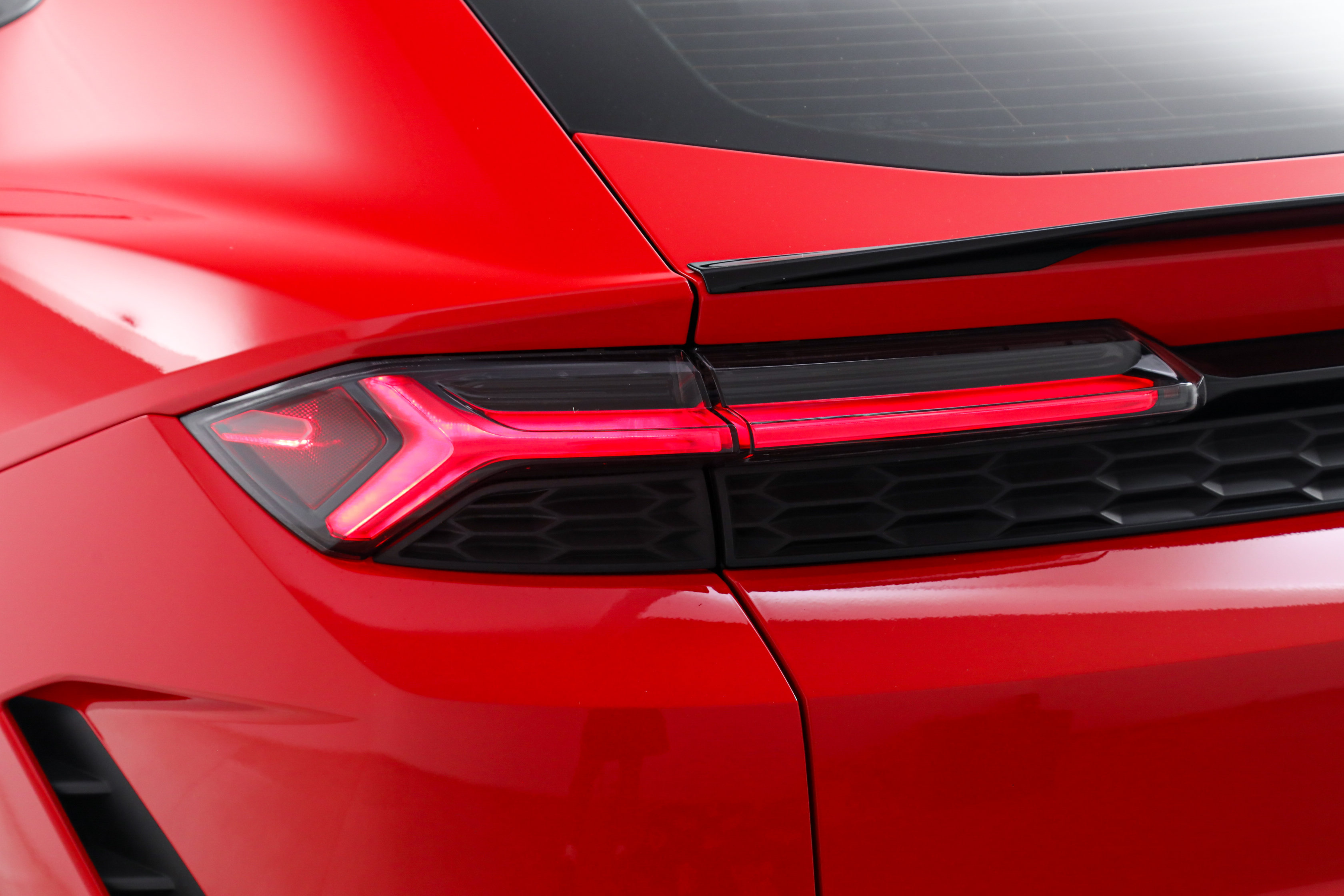 Used 2025 Lamborghini Urus SE AWD/4WD image 12