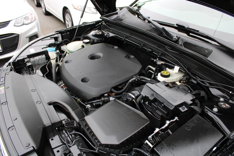 Used 2022 Volvo XC40 T4 Momentum image 21