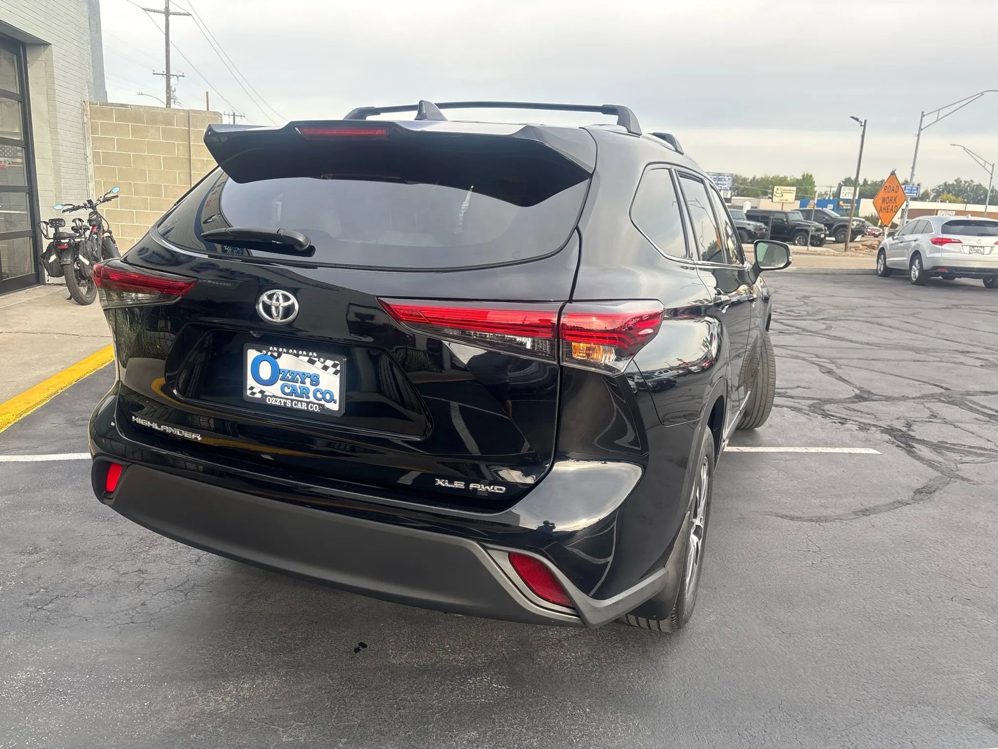 Used 2021 Toyota Highlander XLE image 4