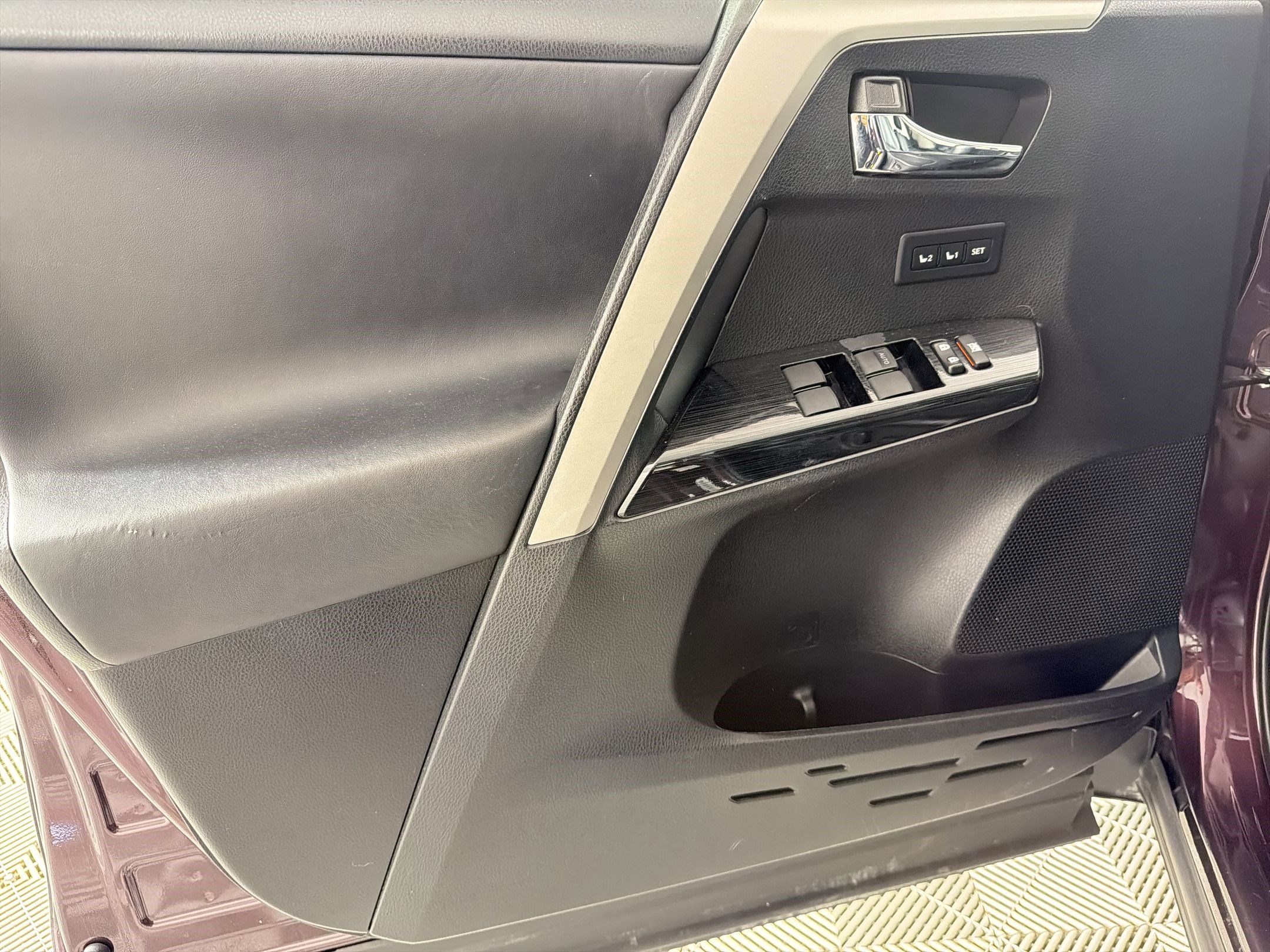 Used 2016 Toyota RAV4 Limited w/ Advanced Technology Package FWD image 13