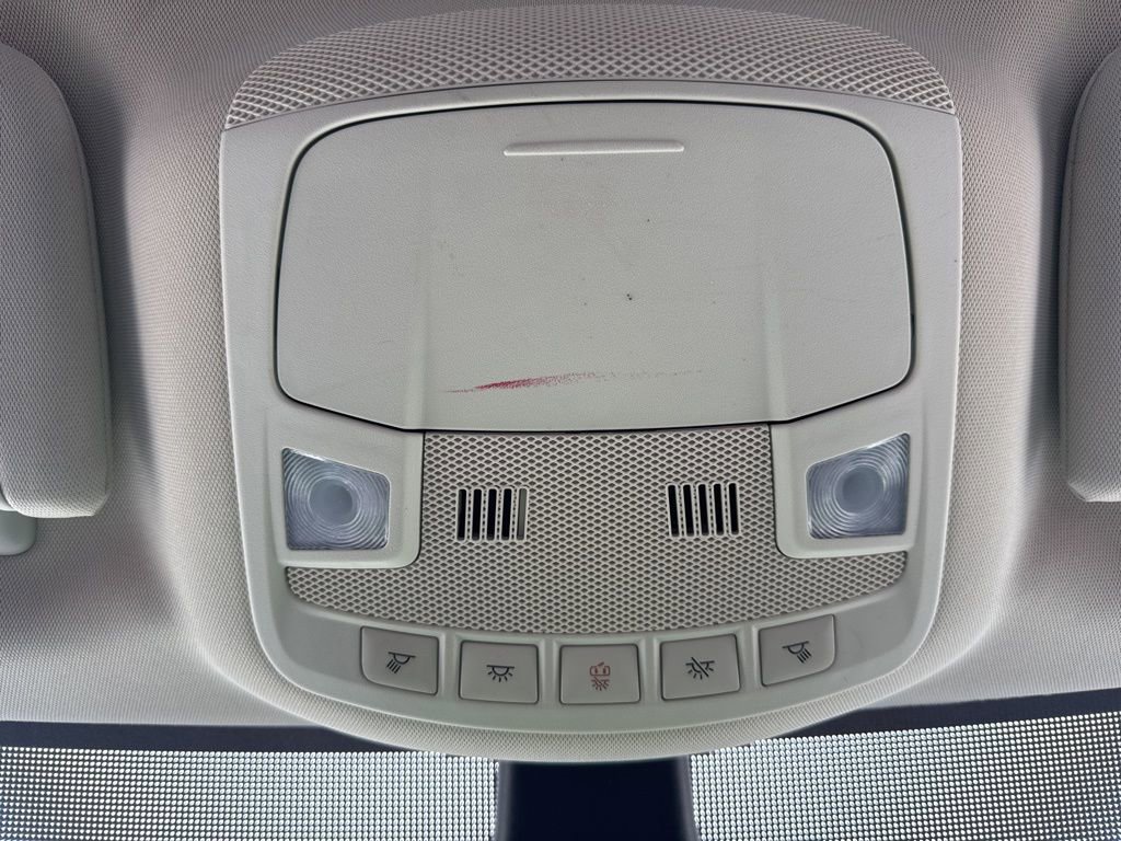 Used 2021 Ford Edge SE image 18