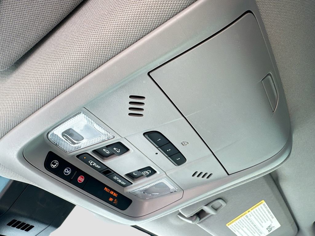 Used 2024 GMC Terrain SLT w/ Infotainment Package II image 20