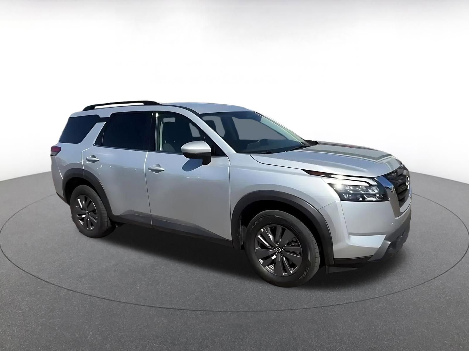 Used 2025 Nissan Pathfinder SV FWD video 2