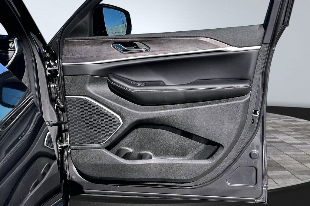 New 2026 Jeep Grand Cherokee Limited AWD/4WD image 15