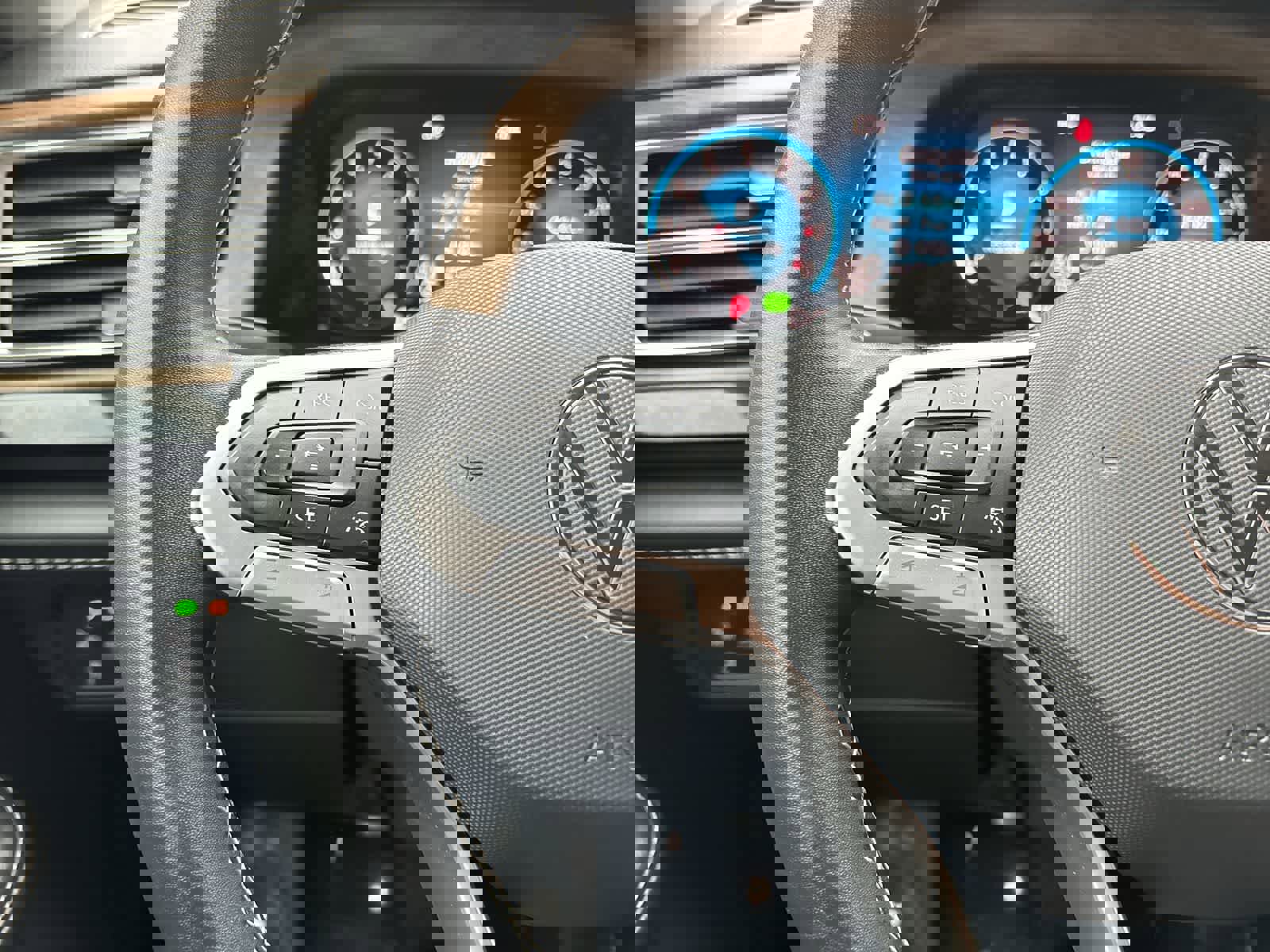 Used 2024 Volkswagen Atlas SE image 12