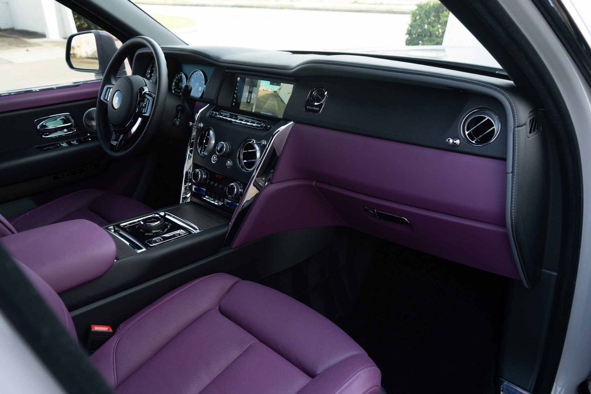 Used 2024 Rolls-Royce Cullinan AWD/4WD image 33