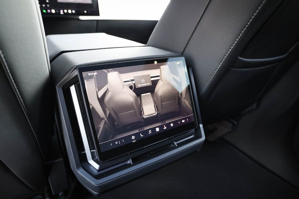 Used 2024 Tesla Cybertruck AWD Crew Cab image 39