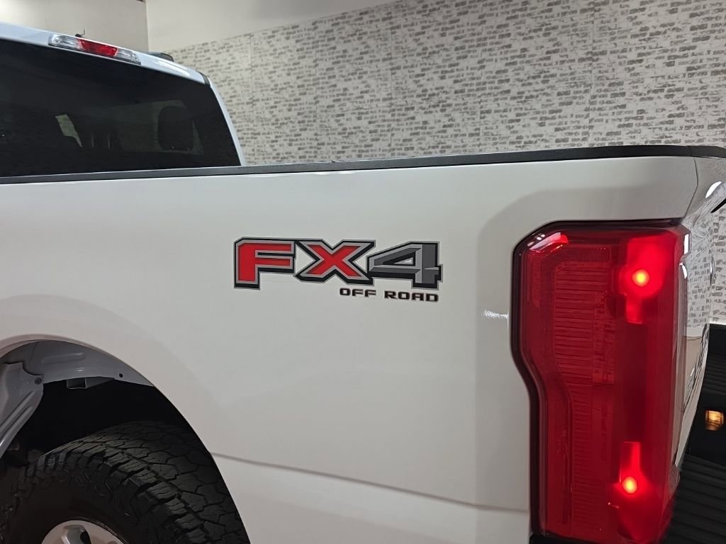 Used 2023 Ford F250 XLT w/ FX4 Off-Road Package AWD/4WD image 6