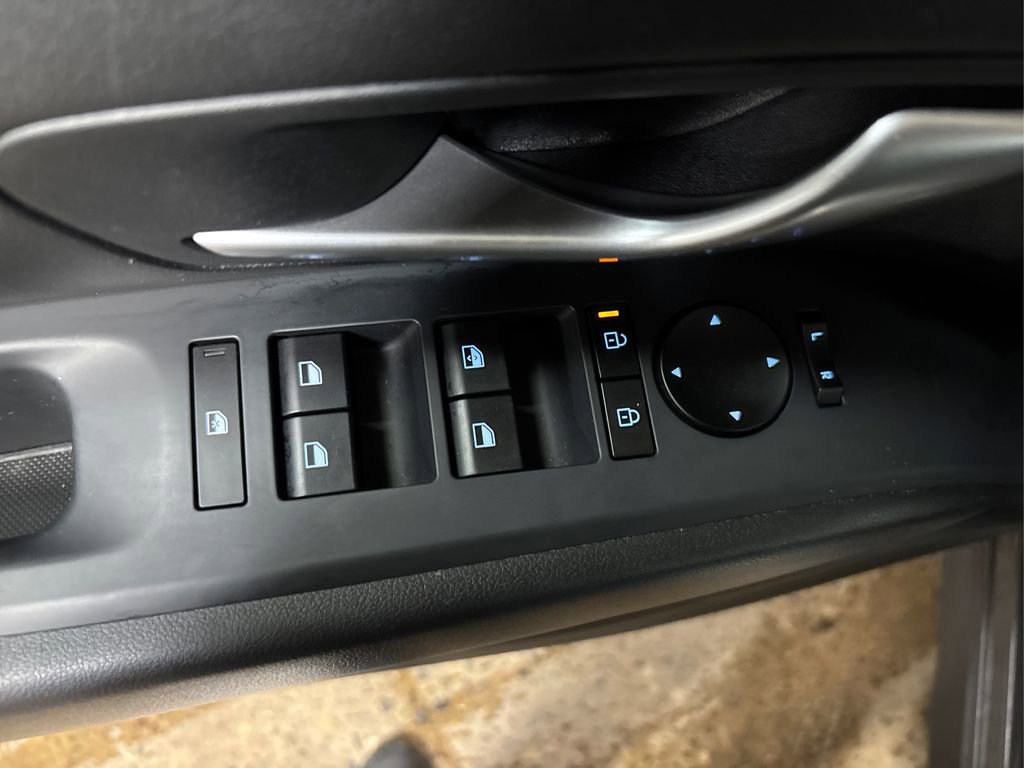 Certified 2025 Hyundai Tucson SE image 35