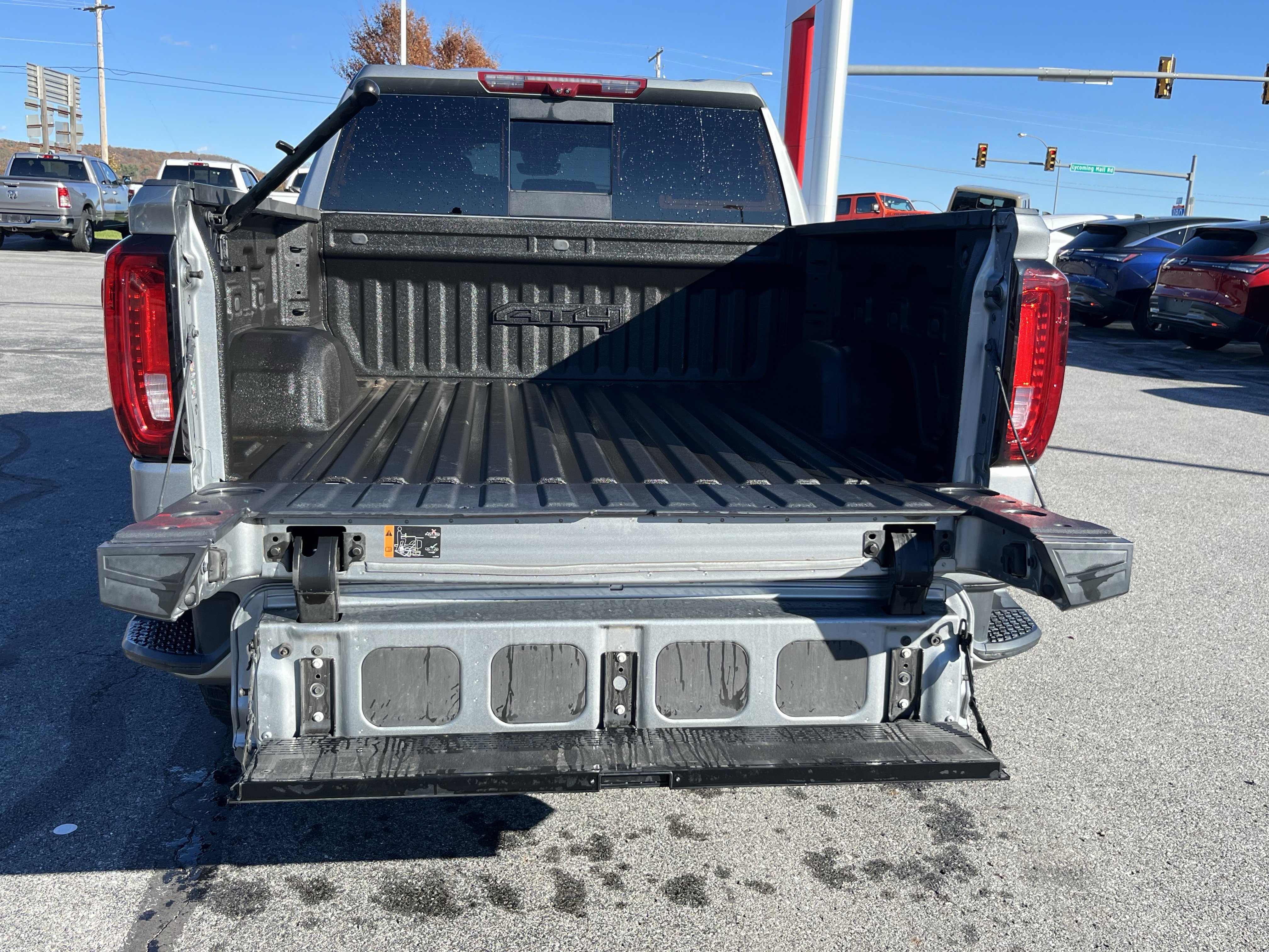 Used 2024 GMC Sierra 1500 AT4 w/ Technology Package image 6