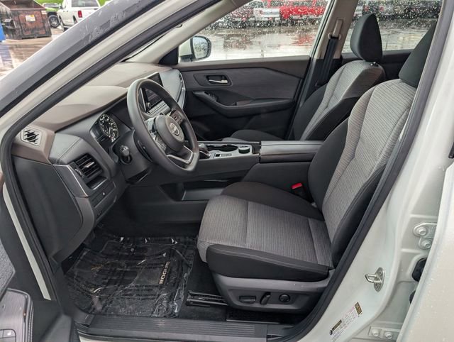 Used 2023 Nissan Rogue SV AWD/4WD image 2