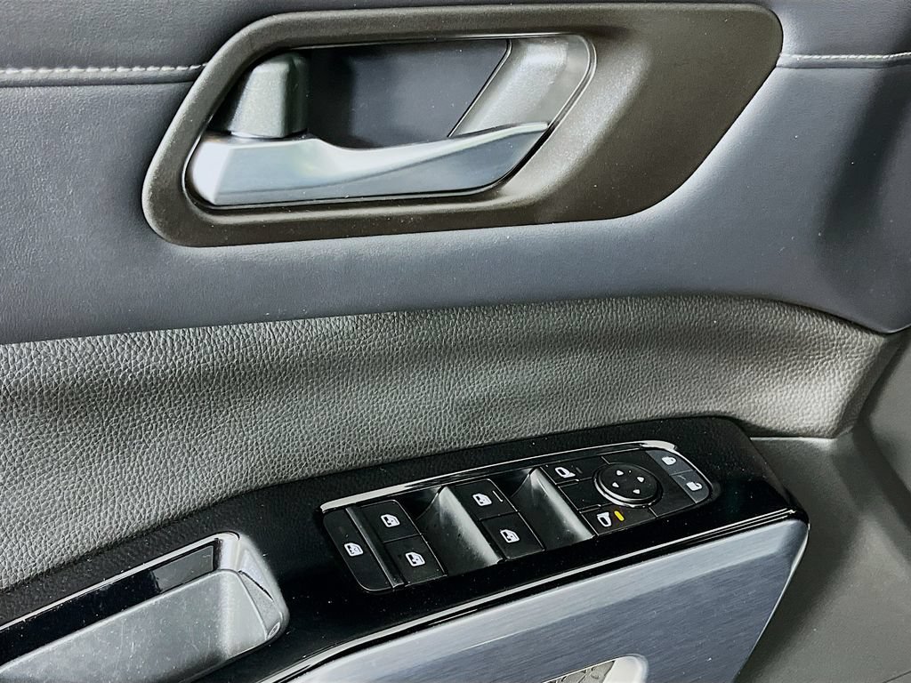 Used 2023 Nissan Pathfinder SL w/ Lighting Package (N92) FWD image 24