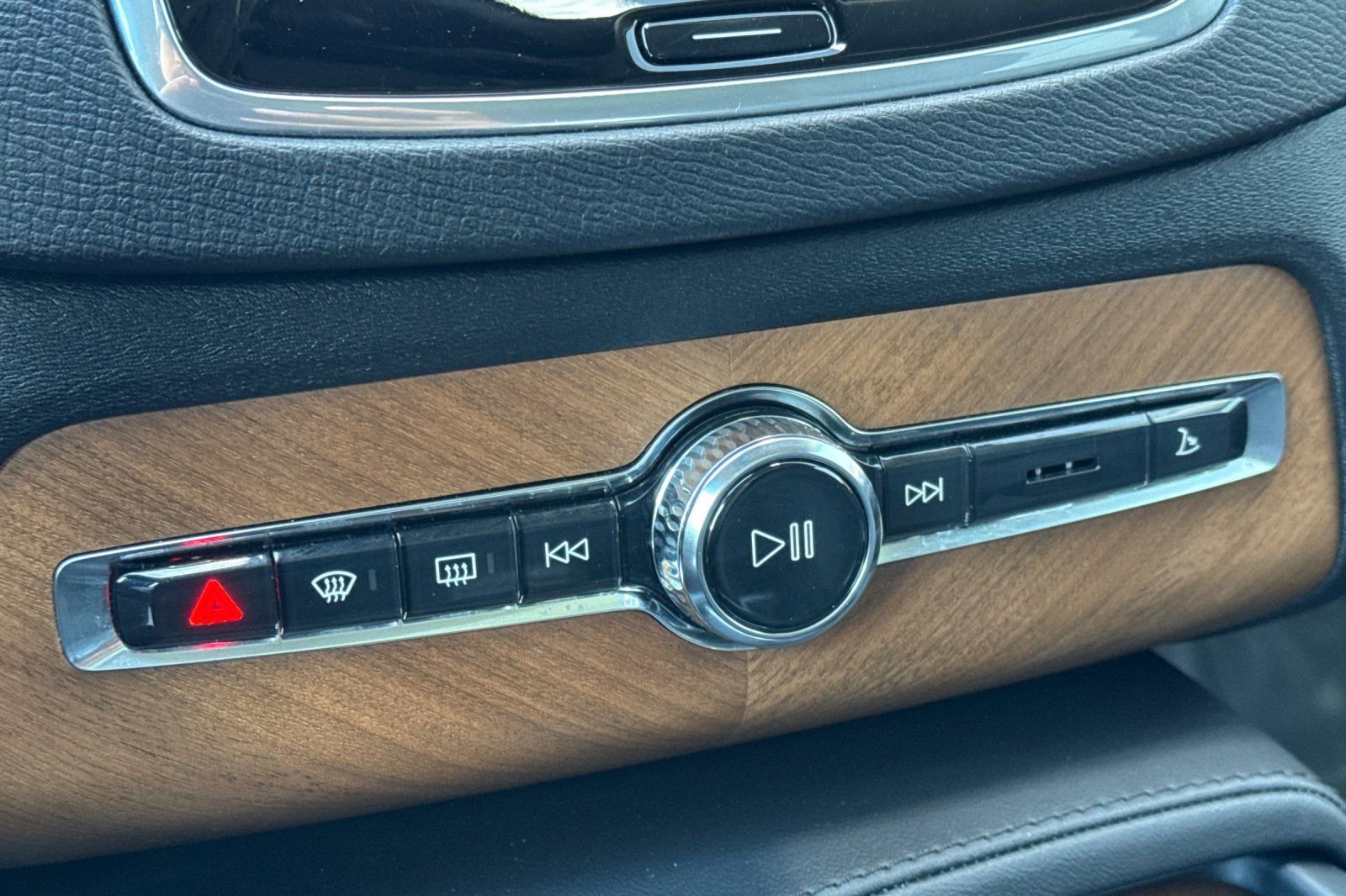 Used 2024 Volvo XC90 T8 Plus w/ Protection Package Premier image 24