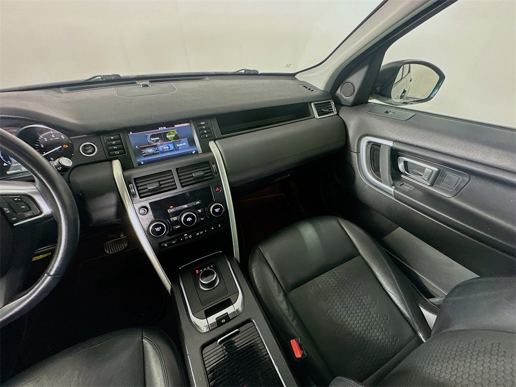 Used 2019 Land Rover Discovery Sport SE image 11