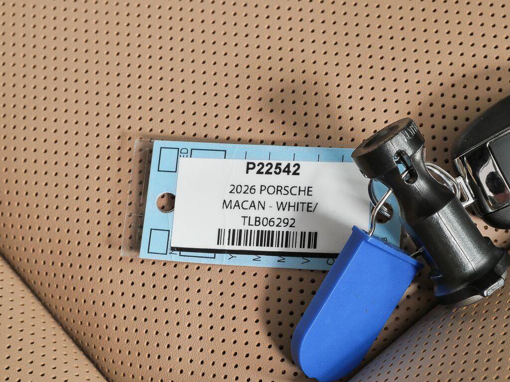Certified 2026 Porsche Macan Turbo AWD/4WD image 39