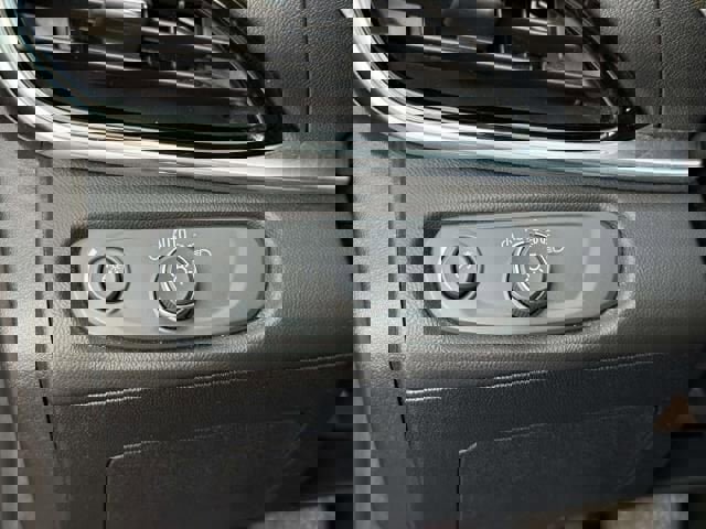 Used 2018 Chevrolet Volt Premier FWD image 17