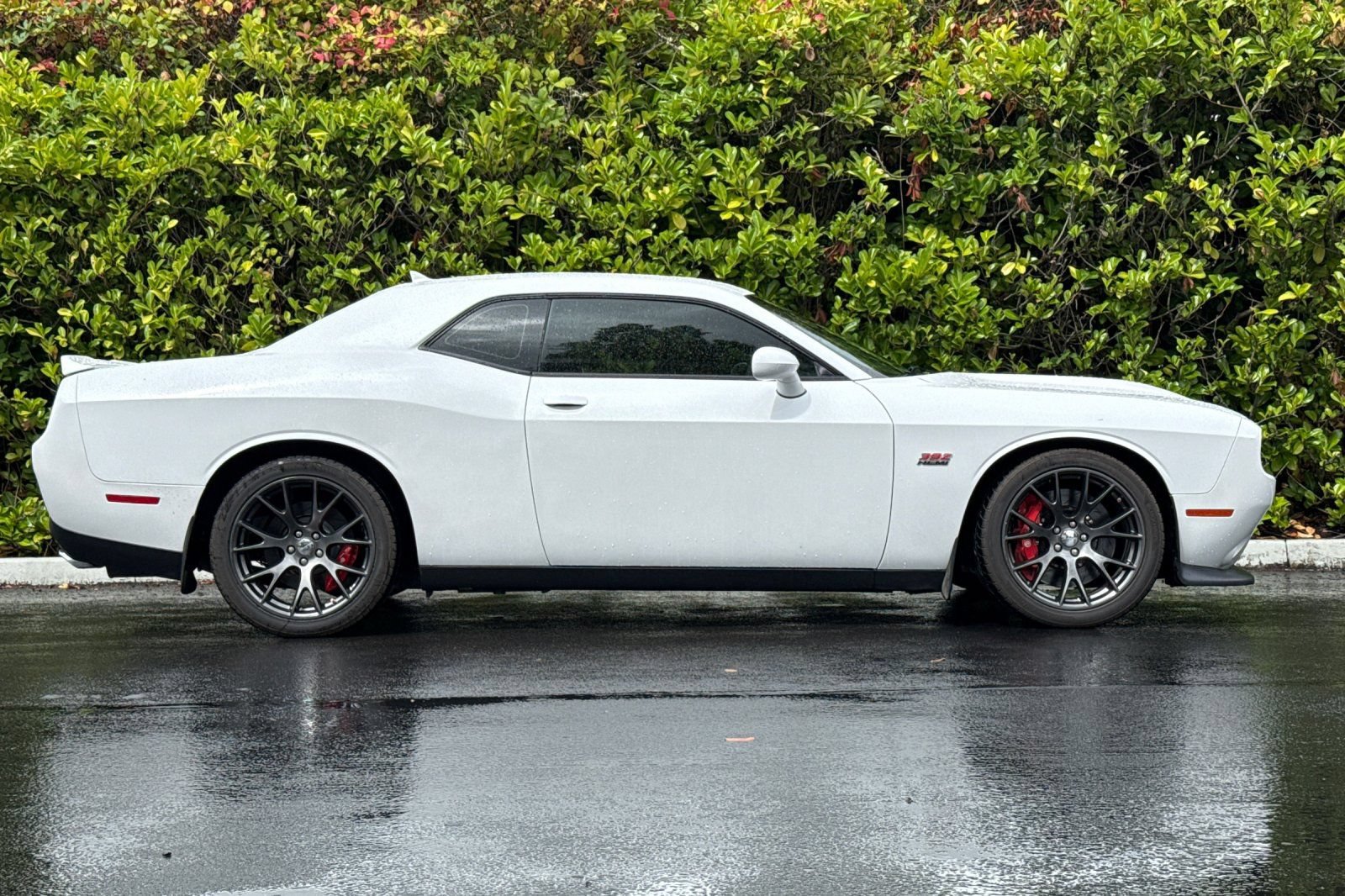 Used 2015 Dodge Challenger SRT w/ Technology Group RWD image 3
