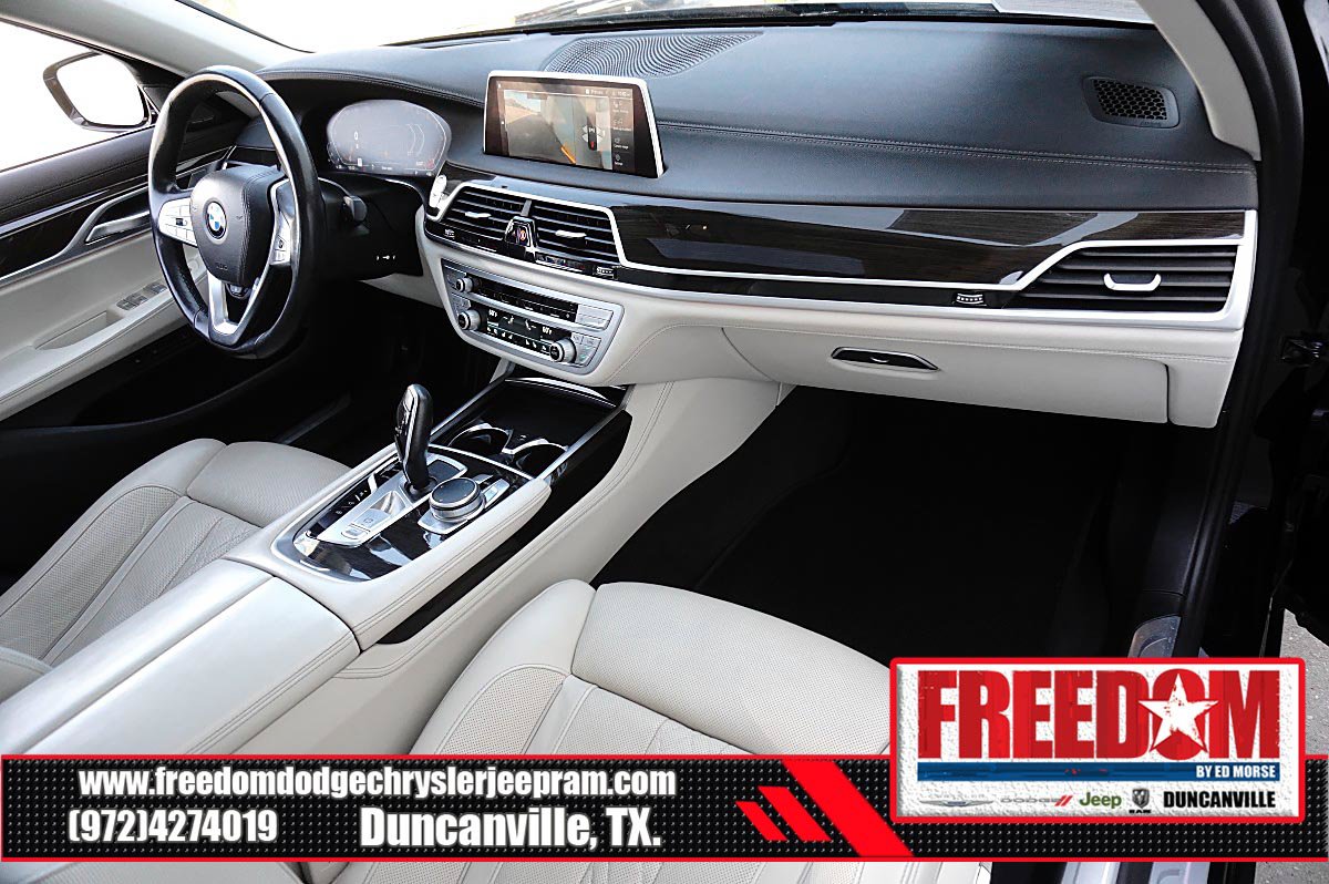 Used 2021 BMW 740i w/ Premium Package RWD image 12