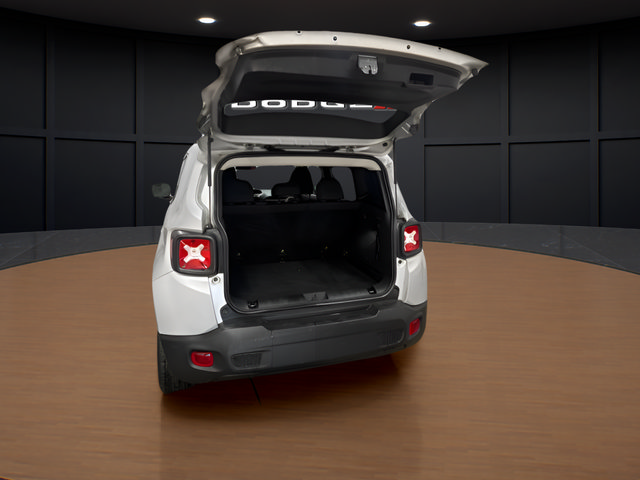 Used 2019 Jeep Renegade Latitude FWD image 7