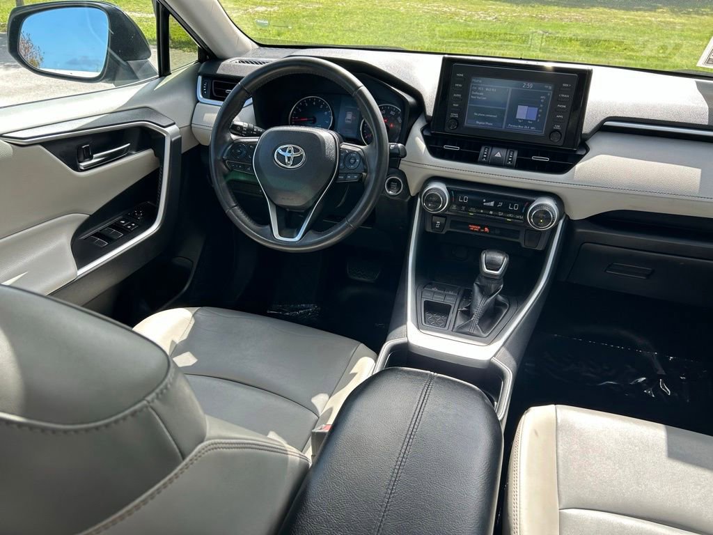 Used 2019 Toyota RAV4 XLE Premium FWD image 9