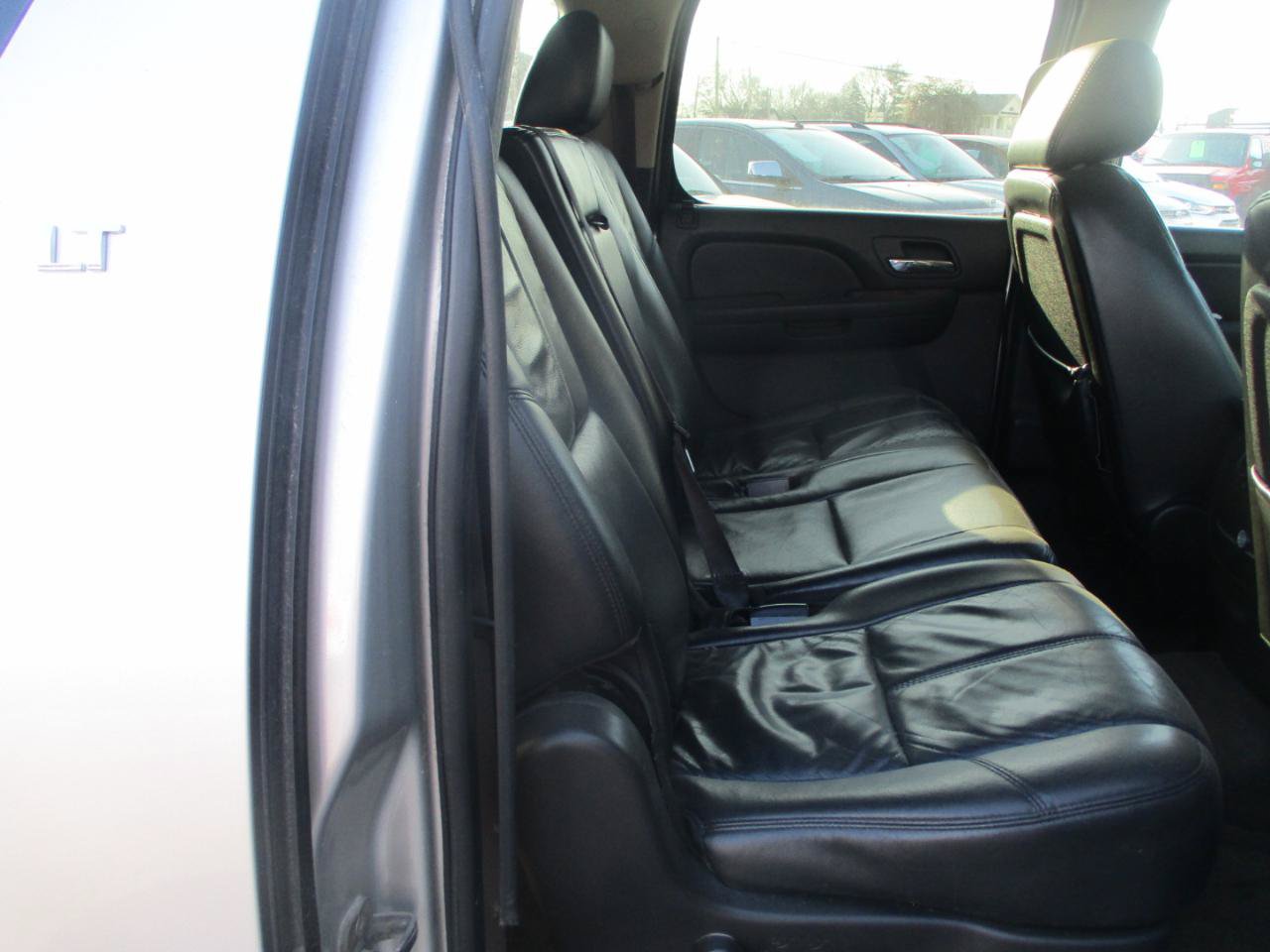 Used 2011 Chevrolet Suburban LT w/ Luxury Package AWD/4WD image 10