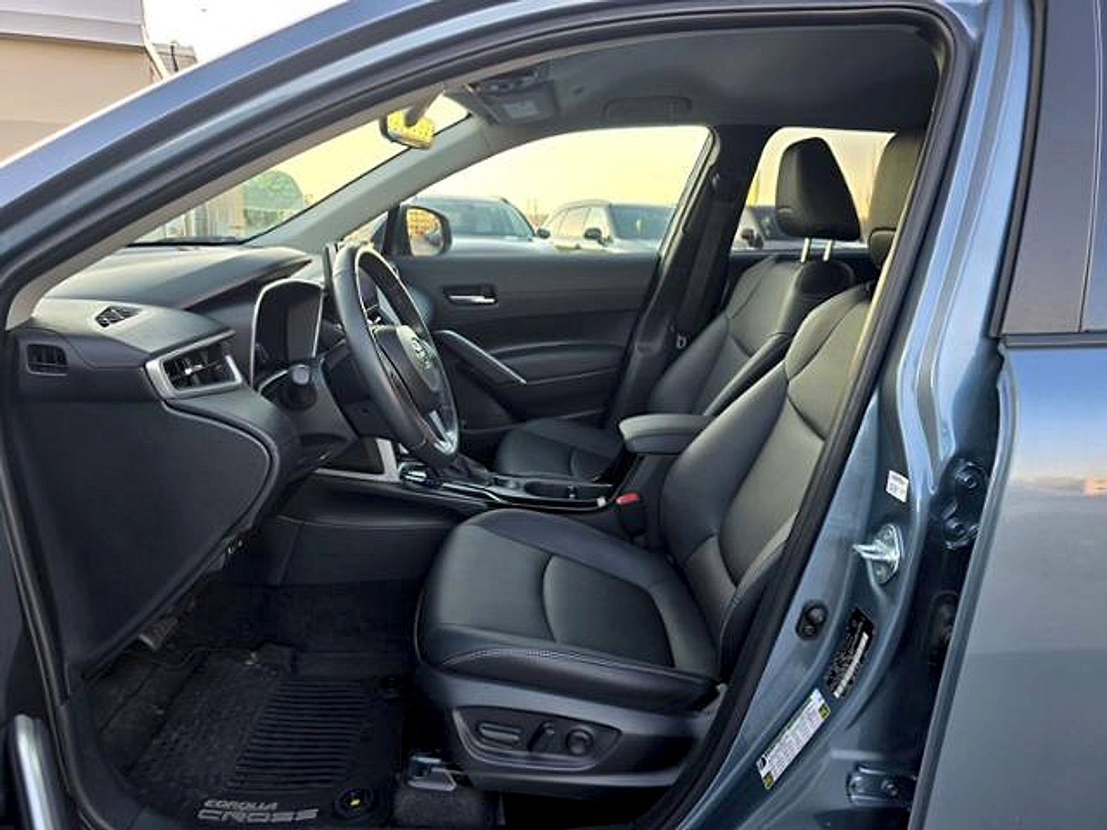 Used 2023 Toyota Corolla Cross XLE image 18