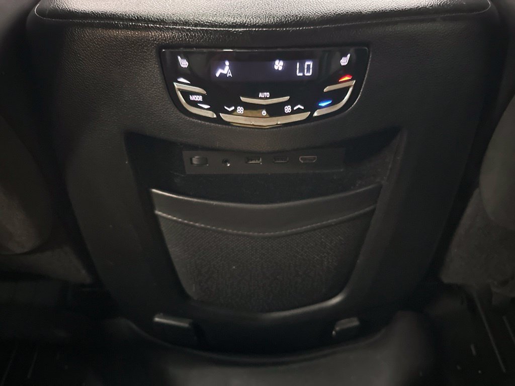 Used 2017 Cadillac Escalade ESV Platinum AWD/4WD image 26