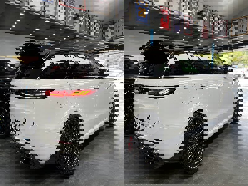 Used 2025 Land Rover Range Rover Sport SE image 7