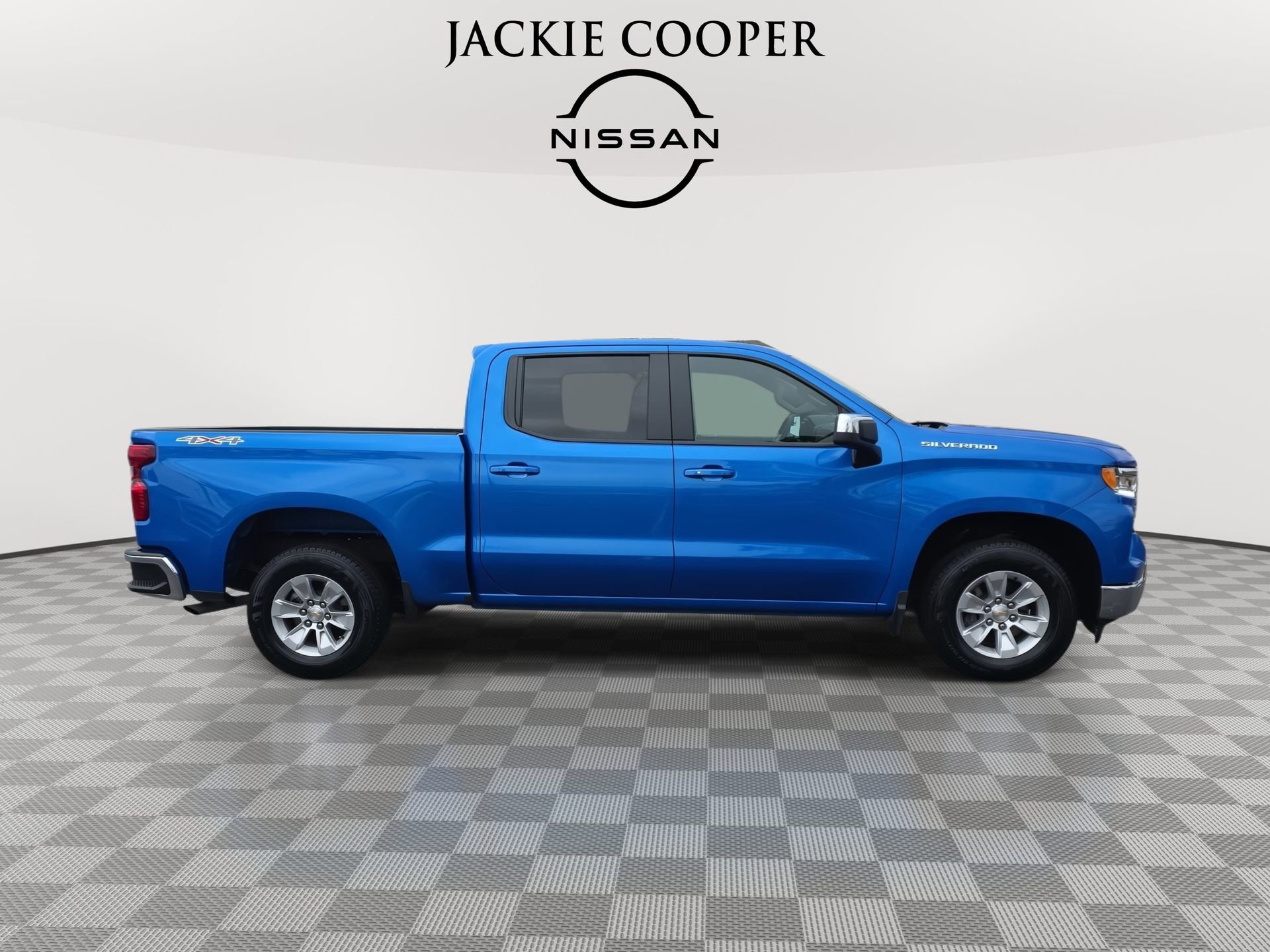 Used 2025 Chevrolet Silverado 1500 LT image 4