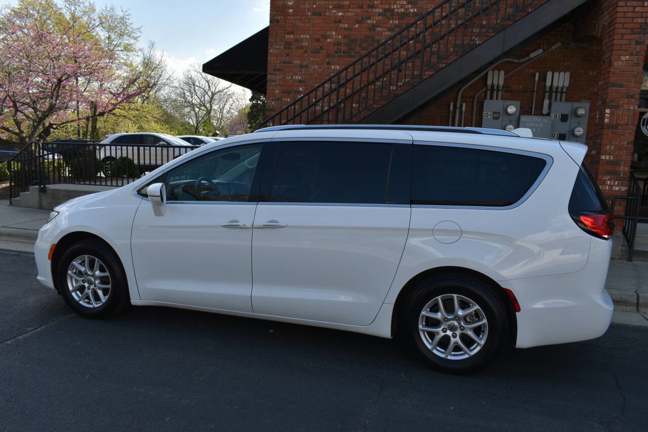 Used 2021 Chrysler Pacifica Touring-L image 45