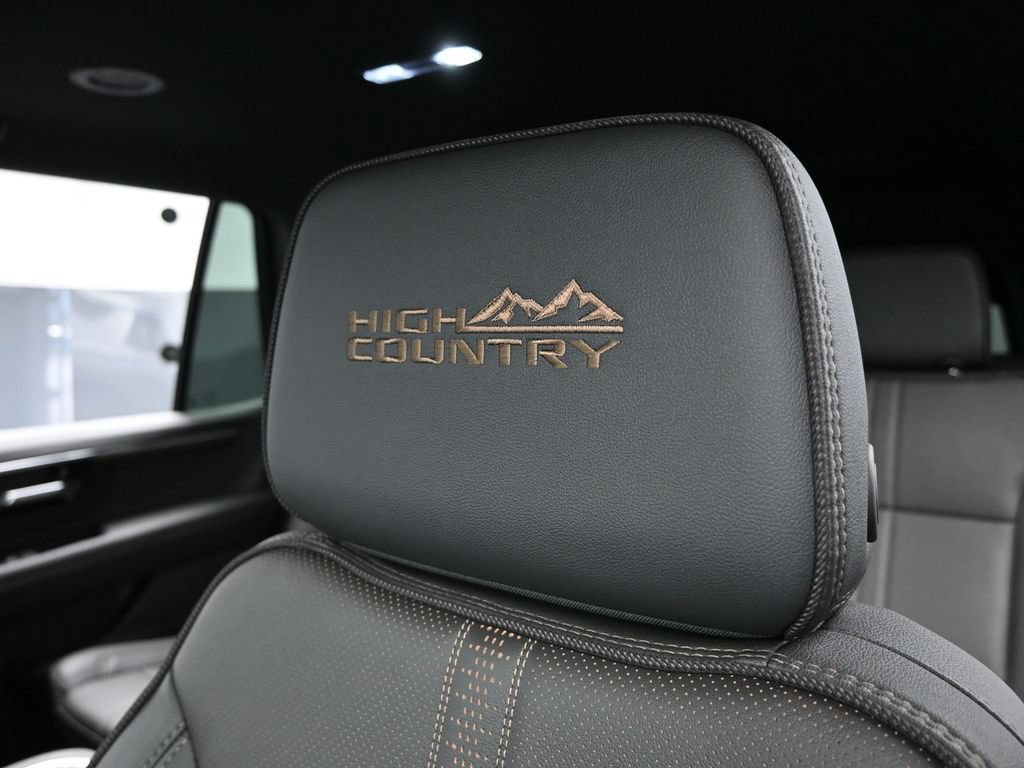 Used 2025 Chevrolet Tahoe High Country AWD/4WD image 20