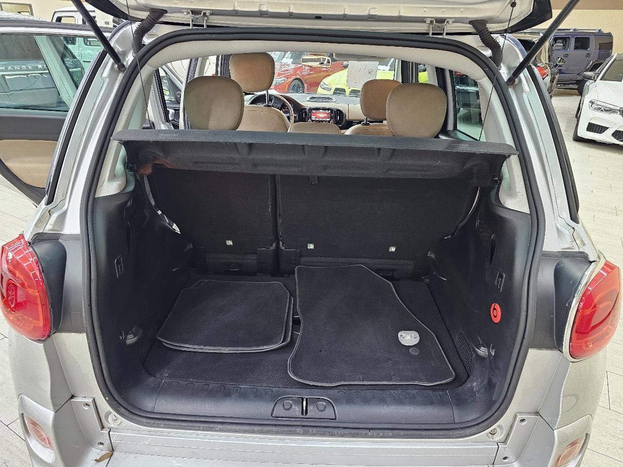 Used 2017 FIAT 500L Lounge w/ Premium Package FWD image 12