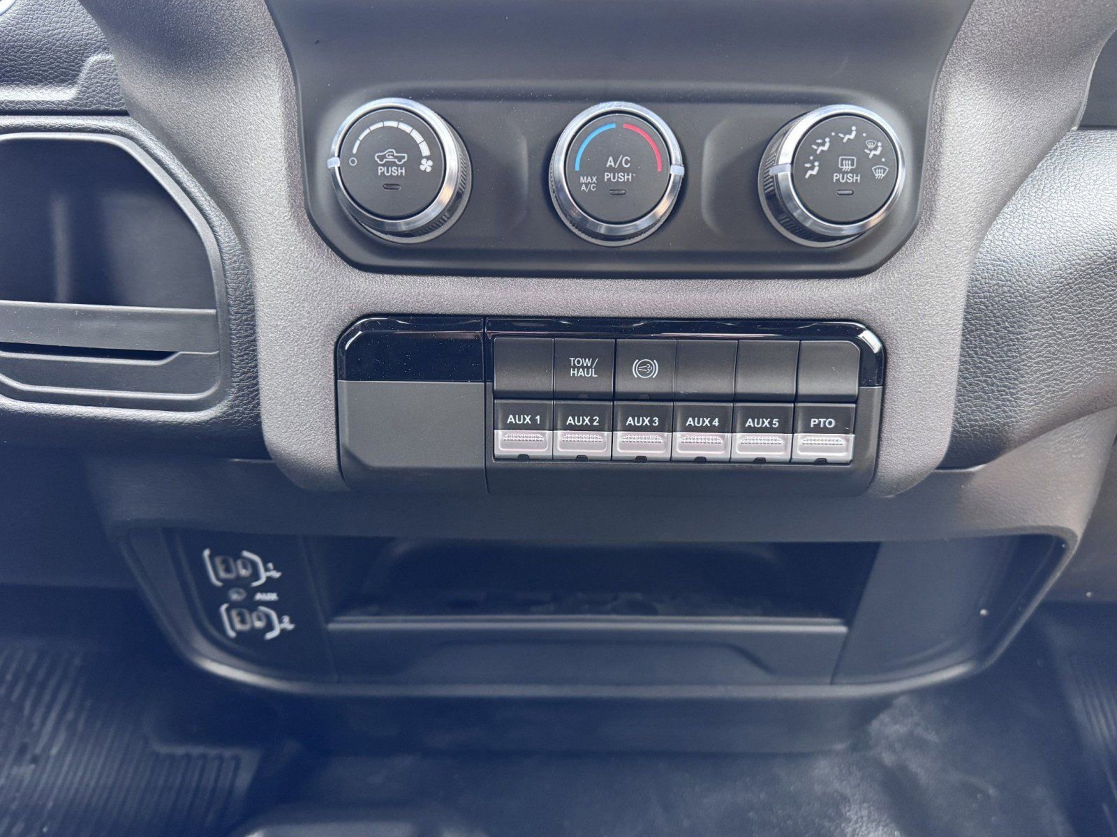 New 2024 RAM 4500 Tradesman AWD/4WD image 20