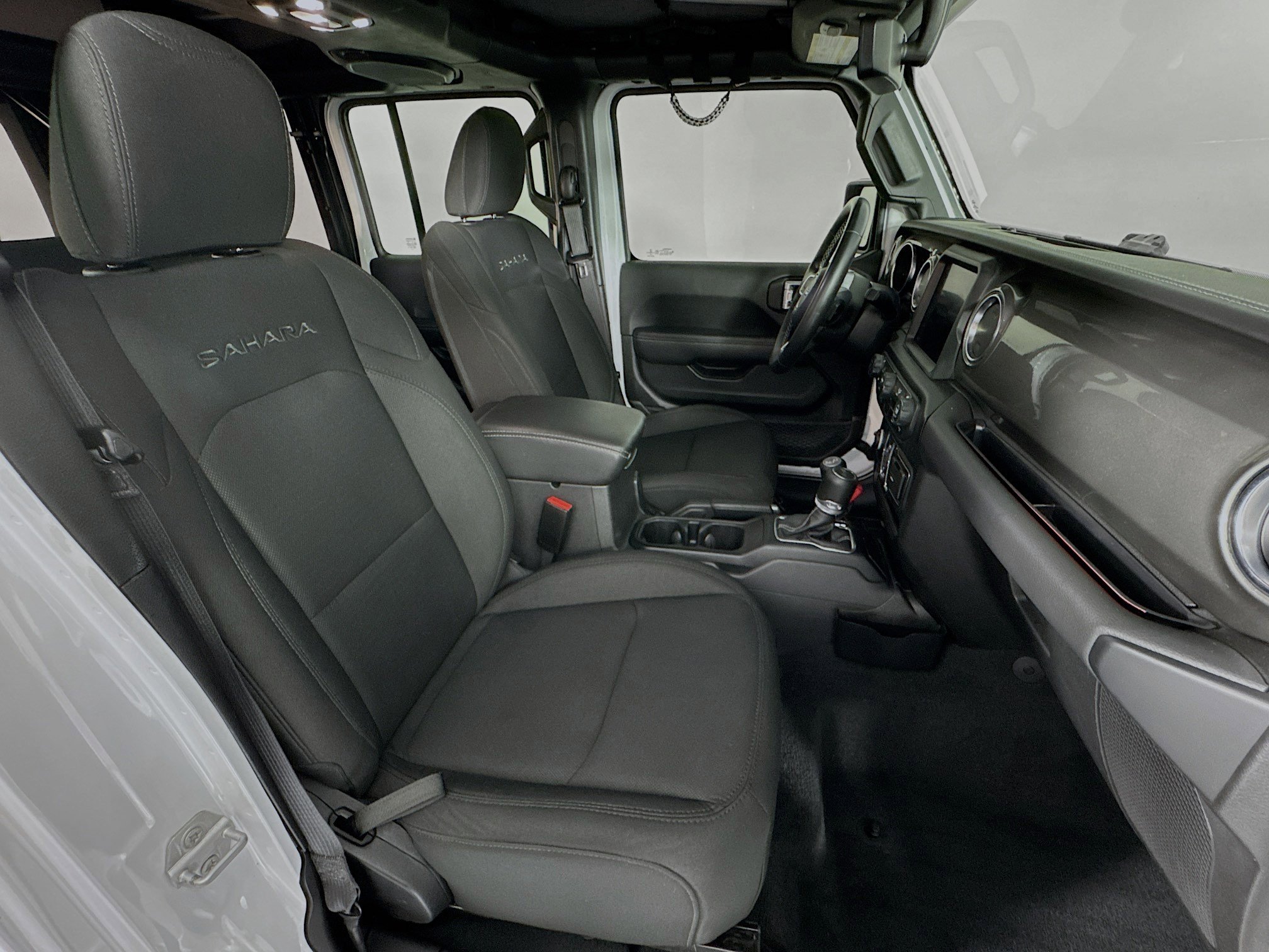 Used 2022 Jeep Wrangler Unlimited Sahara AWD/4WD image 26