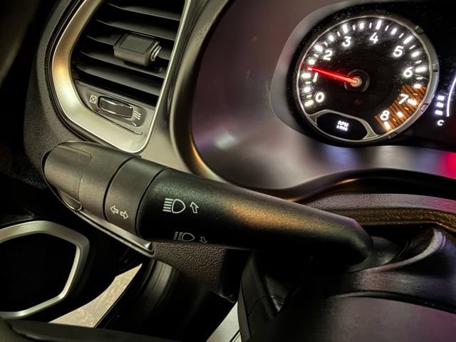 Used 2019 Jeep Renegade Latitude FWD image 32