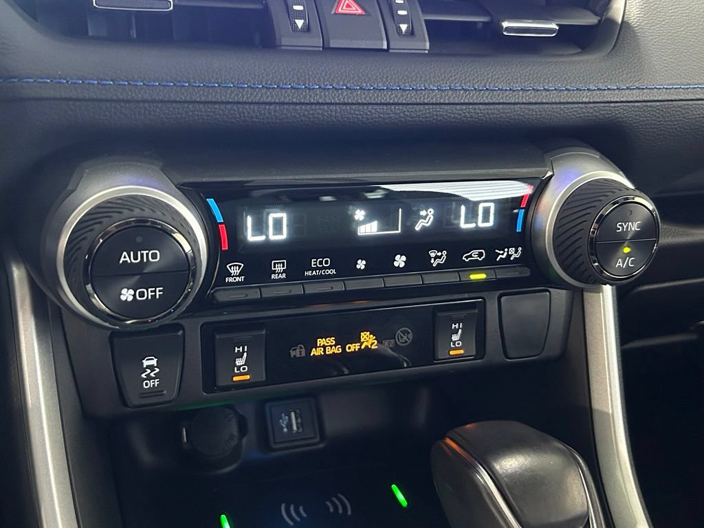 Used 2025 Toyota RAV4 XSE AWD/4WD image 24