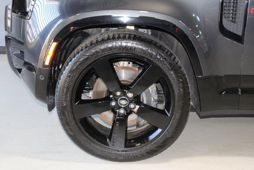 Used 2025 Land Rover Defender 110 X-Dynamic SE image 6