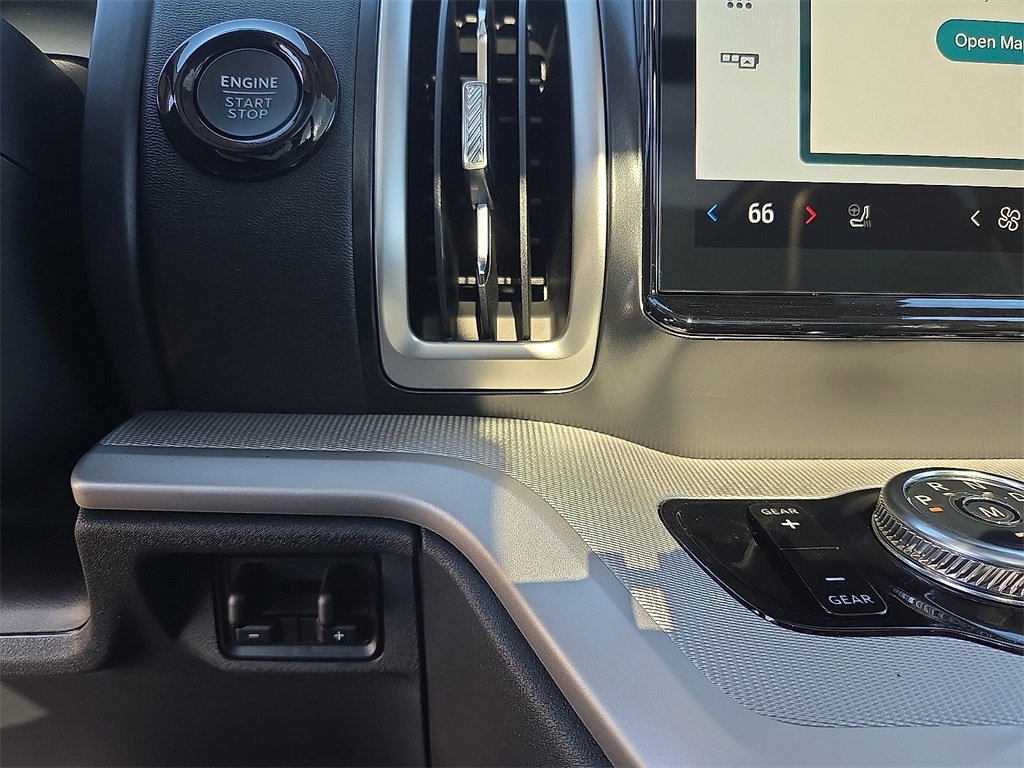 New 2025 Ford Expedition Active image 17