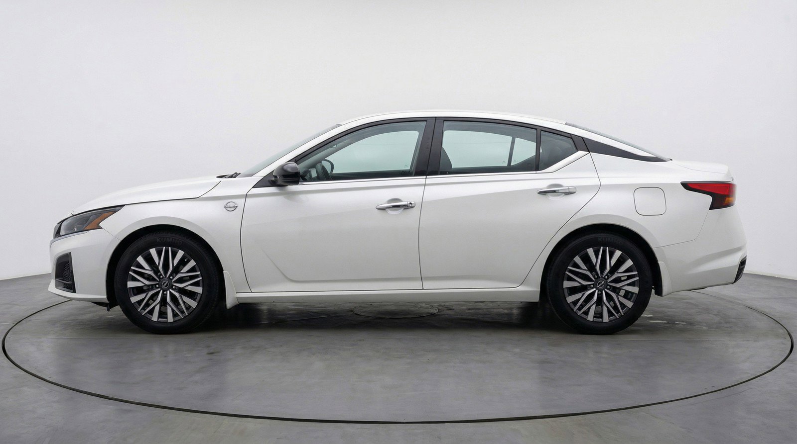Used 2025 Nissan Altima 2.5 SV image 5