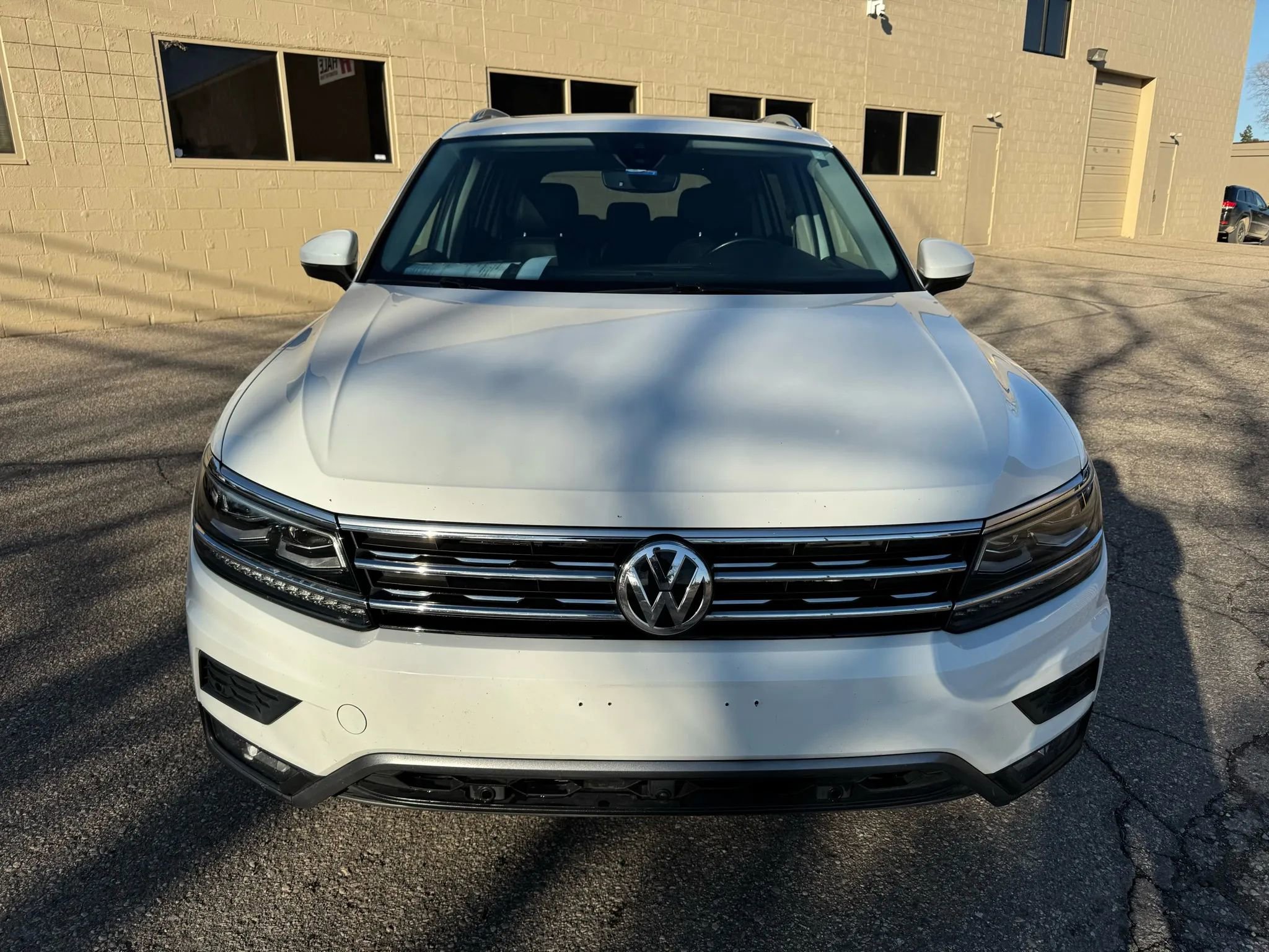 Used 2019 Volkswagen Tiguan SEL Premium w/ 3rd Row Seat Package image 2