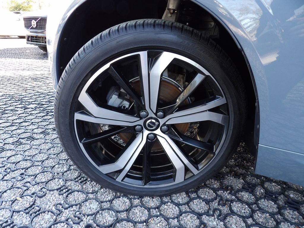 Certified 2023 Volvo XC60 B5 Ultimate w/ Climate Package image 31