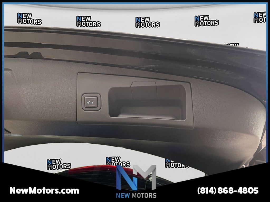 Used 2023 Cadillac XT5 Premium Luxury w/ Technology Package AWD/4WD image 18